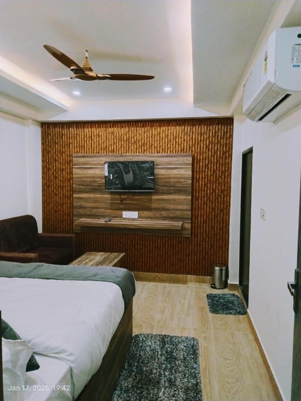 Hotel Abhinandan Ayodhya Exterior photo