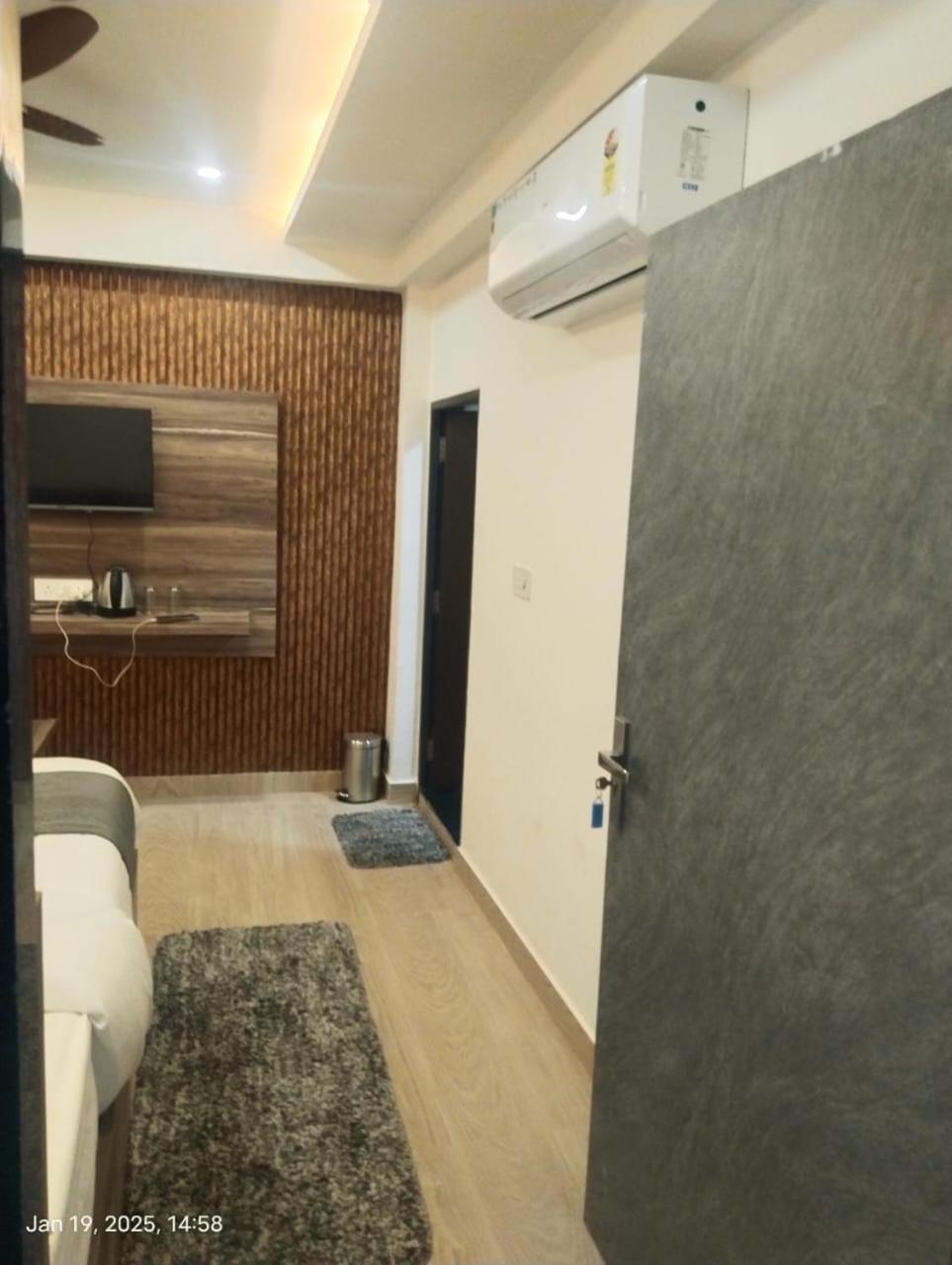 Hotel Abhinandan Ayodhya Exterior photo